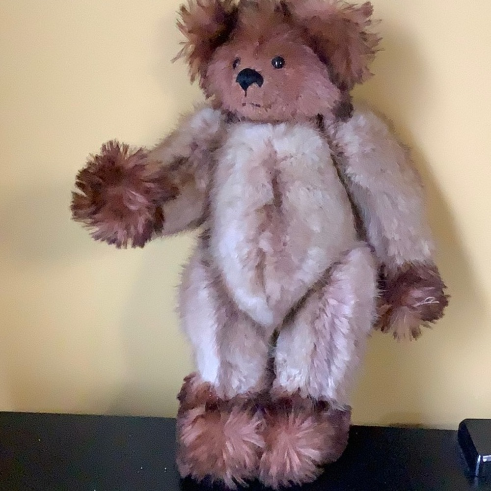 Bear with movable arms